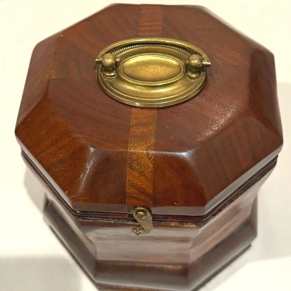 Vintage Mahogany Tea Caddy Colonial Williamsburg Style Octagonal Brass Handle